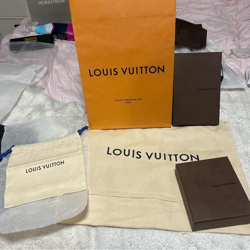 LOUIS VUITTON BUNDLE | BOXES, DUSTER BAGS & RETAIL BAG